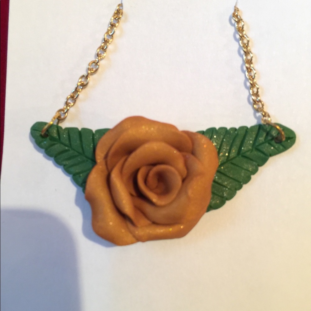 Rose pendant necklace